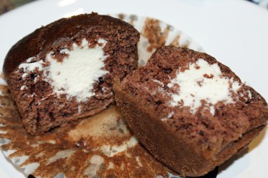 Chocolate Cupcakes with White Chocolate Cream Filling